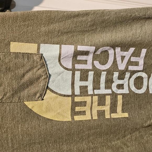 The north face classic fit pocket tee size M - Picture 2 of 4